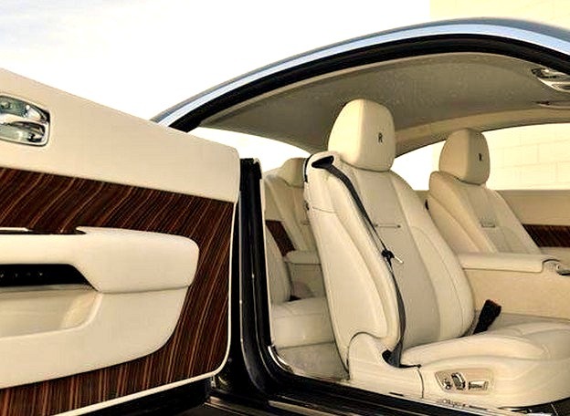 Front Seat of a Rolls Roycewww.DiscoverLavish.com