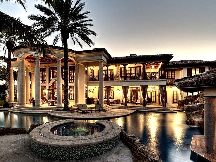Huge Mansion With Pool and Hot Tub